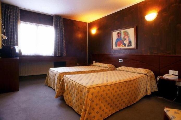Imagen de la habitación del Hotel Villa de Nava. Foto 11