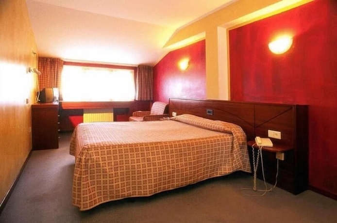Imagen de la habitación del Hotel Villa de Nava. Foto 12