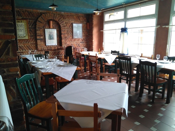Imagen del bar/restaurante del Hotel Villa de Nava. Foto 2