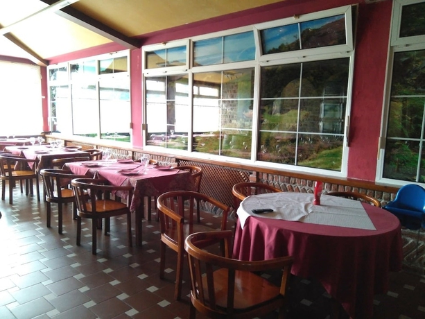 Imagen del bar/restaurante del Hotel Villa de Nava. Foto 3