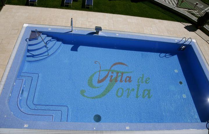 Imagen de la piscina del Hotel Villa de Torla. Foto 18