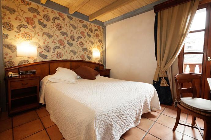 Imagen de la habitación del Hotel Villa de Torla. Foto 10