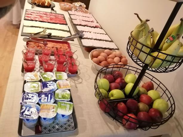 Imagen del bar/restaurante del Hotel Villa de Vinuesa. Foto 8