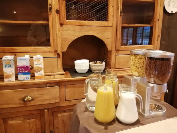 Imagen del bar/restaurante del Hotel Villa de Vinuesa. Foto 9