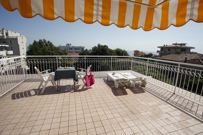 Imagen de los exteriores del Hotel Villa dei Fiori. Foto 11