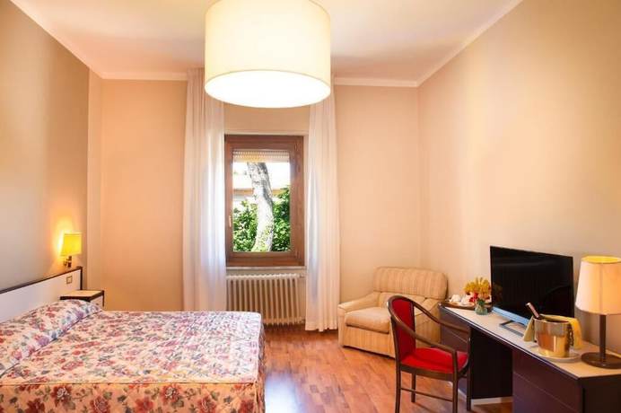 Imagen de la habitación del Hotel Villa dei Pini. Foto 1