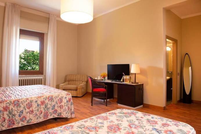 Imagen de la habitación del Hotel Villa dei Pini. Foto 6