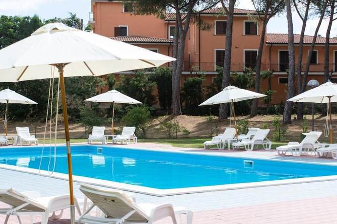 Imagen de la piscina del Hotel Villa dei Pini. Foto 19