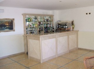 Imagen del bar/restaurante del Hotel Villa del Lago. Foto 3