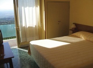 Imagen de la habitación del Hotel Villa del Lago. Foto 5