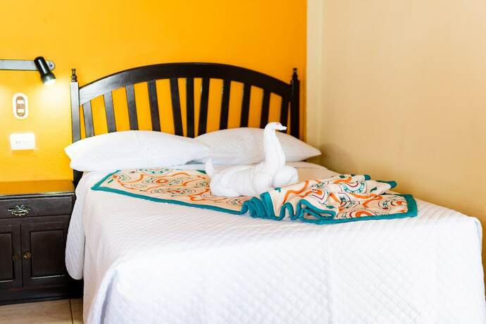 Imagen de la habitación del Hotel Villa del Lago. Foto 13