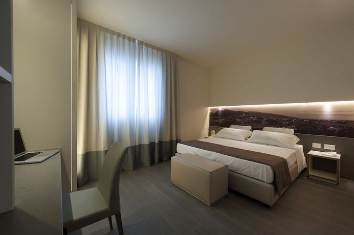 Imagen de la habitación del Hotel Villa del Poggio. Foto 9