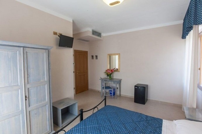 Imagen de la habitación del Hotel Villa del Sole. Foto 6