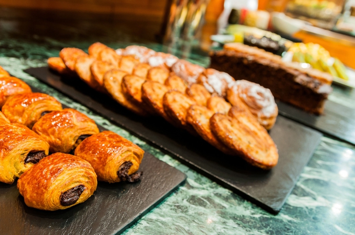 Imagen del bar/restaurante del Hotel Villacarlos. Foto 2