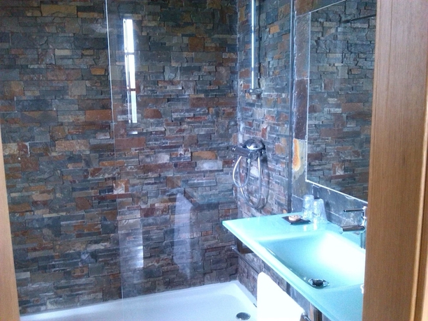 Imagen de la habitación del Hotel Villadesella. Foto 6