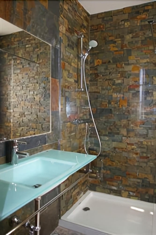 Imagen de la habitación del Hotel Villadesella. Foto 8