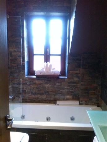 Imagen de la habitación del Hotel Villadesella. Foto 10