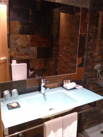 Imagen de la habitación del Hotel Villadesella. Foto 11