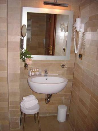 Imagen de la habitación del Hotel Villafranca. Foto 10