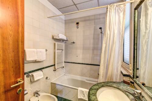 Imagen de la habitación del Hotel Villafranca. Foto 13