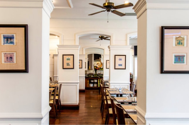 Imagen del bar/restaurante del Hotel Village Albert Court By Far East Hospitality. Foto 2