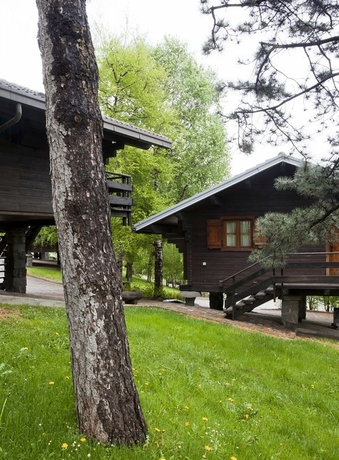 Imagen de los exteriores del Hotel Village, Aosta. Foto 11