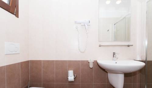 Imagen de la habitación del Hotel Village Baia Turchese. Foto 3