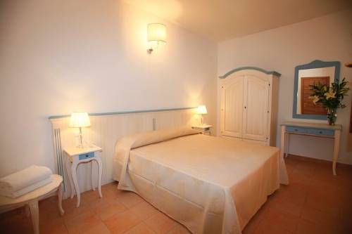 Imagen de la habitación del Hotel Village Baia Turchese. Foto 4