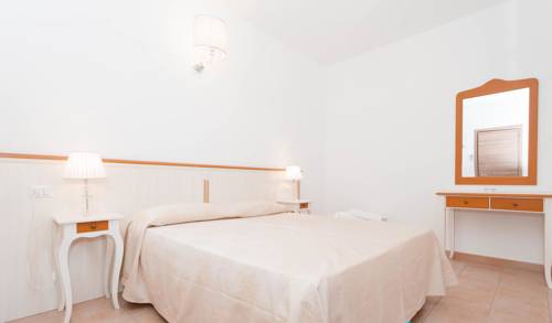 Imagen de la habitación del Hotel Village Baia Turchese. Foto 9