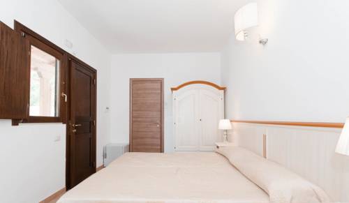 Imagen de la habitación del Hotel Village Baia Turchese. Foto 10