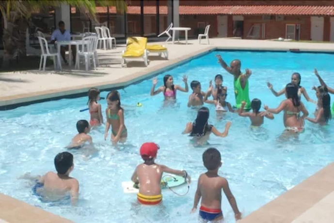 Imagen de la piscina del Hotel Village Barra. Foto 17