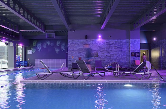 Imagen de la piscina del Hotel Village Basingstoke. Foto 19