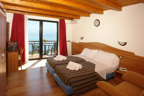 Imagen de la habitación del Hotel Village Bazzanega. Foto 2