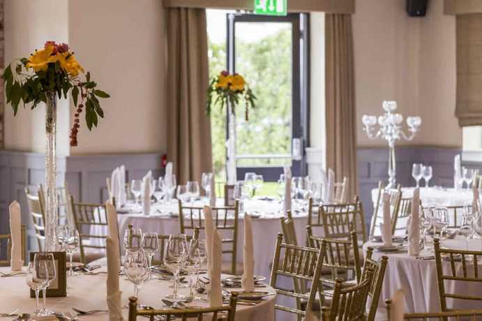 Imagen del bar/restaurante del Hotel Village, Bettystown. Foto 5