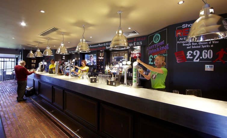 Imagen del bar/restaurante del Hotel Village Blackpool. Foto 3