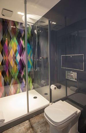 Imagen de la habitación del Hotel Village Bristol. Foto 2