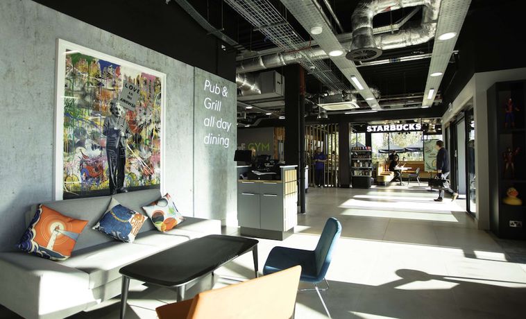 Imagen de los interiores del Hotel Village Bristol. Foto 16