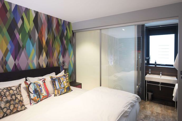 Imagen de la habitación del Hotel Village Bristol. Foto 4