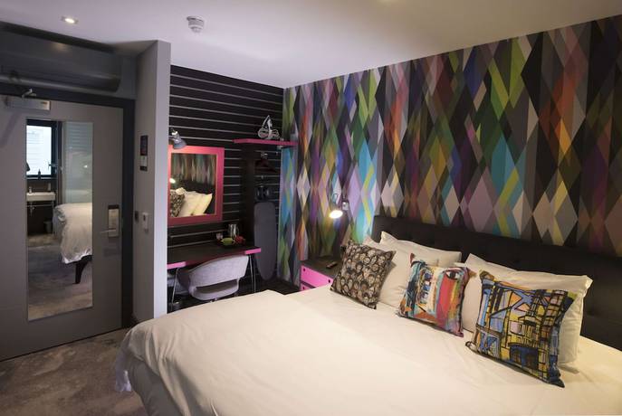 Imagen de la habitación del Hotel Village Bristol. Foto 7