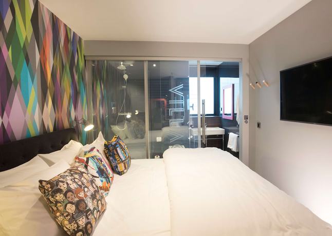 Imagen de la habitación del Hotel Village Bristol. Foto 9