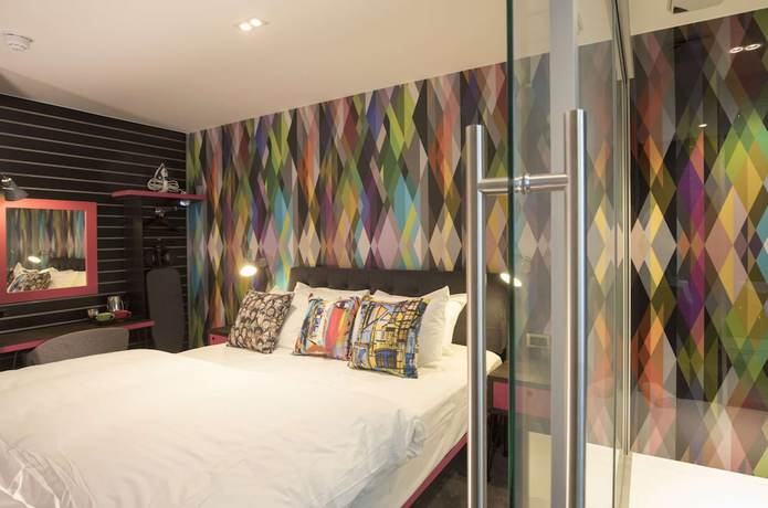 Imagen de la habitación del Hotel Village Bristol. Foto 12