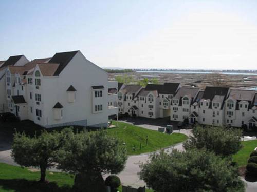 Imagen general del Hotel Village By The Sea. Foto 1