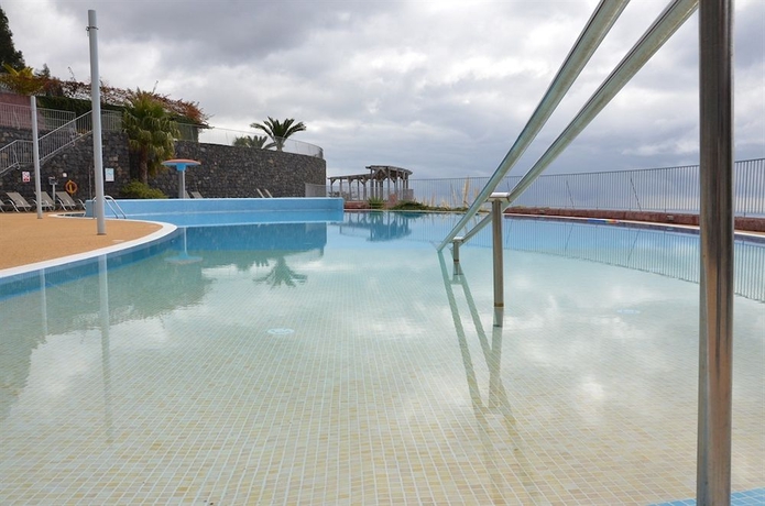 Imagen de la piscina del Hotel Village Cabo Girao. Foto 15