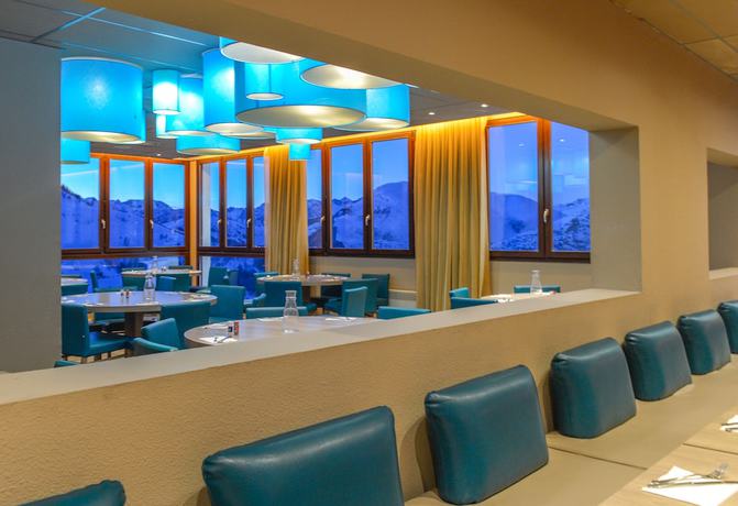 Imagen del bar/restaurante del Hotel Village Club Du Soleil Les 2 Alpes. Foto 9