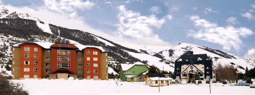 Imagen de los exteriores del Hotel Village Condo. Foto 12