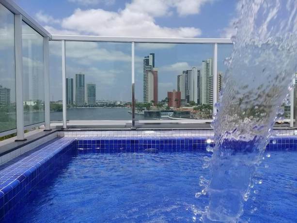 Imagen de la piscina del Hotel Village Confort Campina Grande. Foto 20