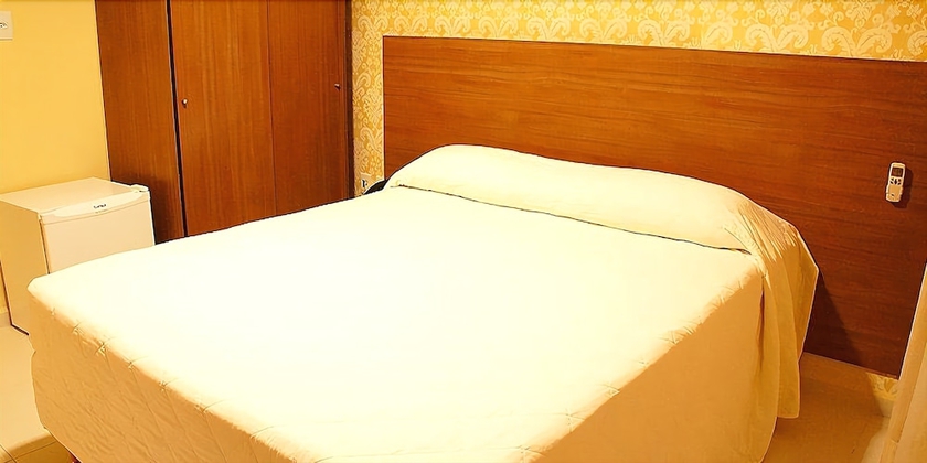 Imagen de la habitación del Hotel Village Confort. Foto 5