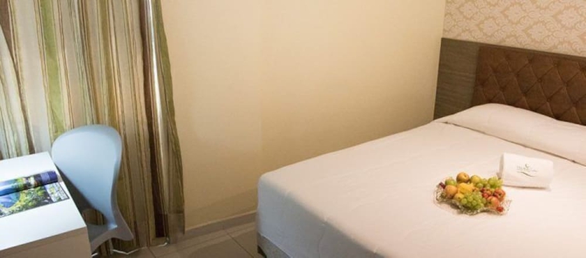 Imagen de la habitación del Hotel Village Confort. Foto 7