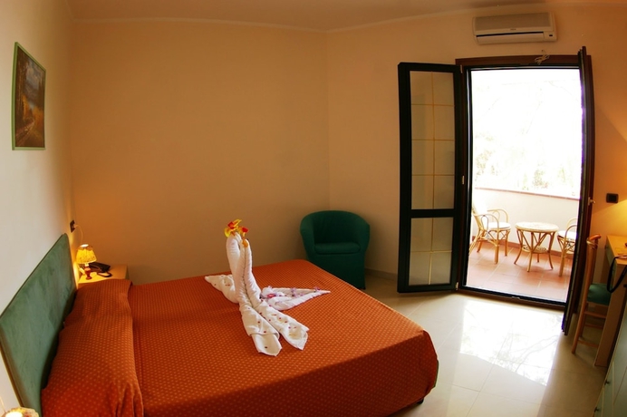 Imagen de la habitación del Hotel Village Eden. Foto 5