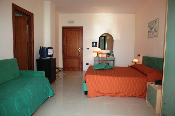 Imagen de la habitación del Hotel Village Eden. Foto 15